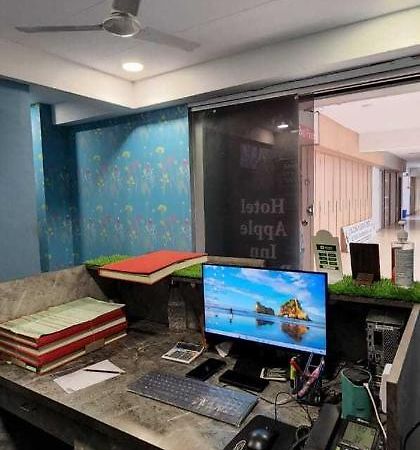Oyo Hotel Apple Inn 수라트 외부 사진
