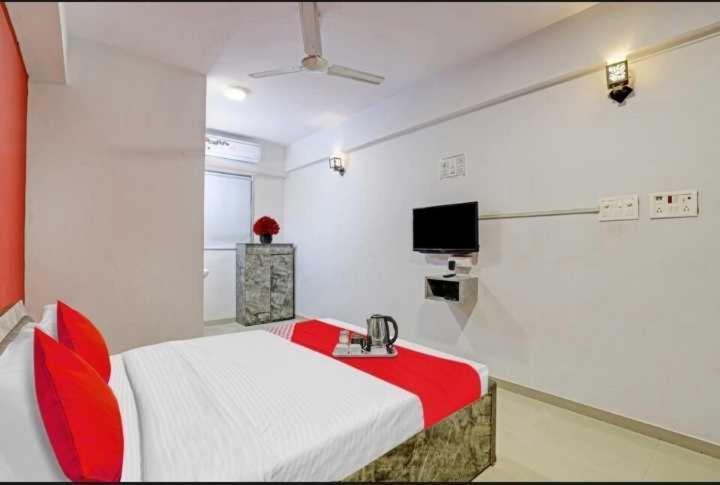 Oyo Hotel Apple Inn 수라트 외부 사진