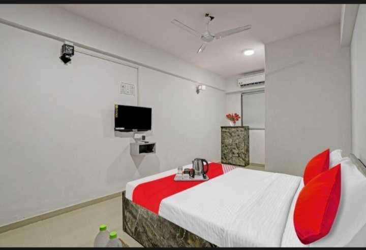 Oyo Hotel Apple Inn 수라트 외부 사진