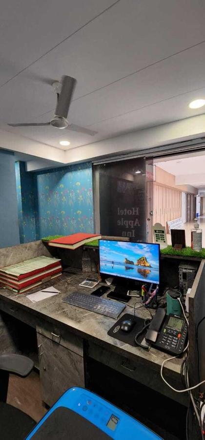 Oyo Hotel Apple Inn 수라트 외부 사진