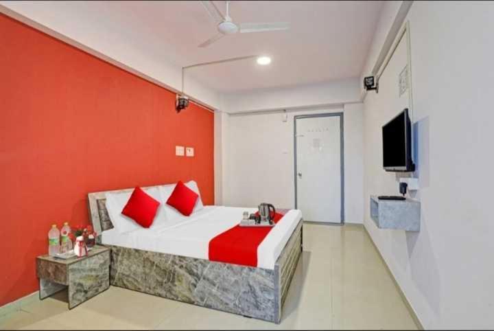 Oyo Hotel Apple Inn 수라트 외부 사진