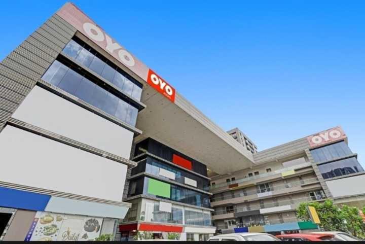 Oyo Hotel Apple Inn 수라트 외부 사진