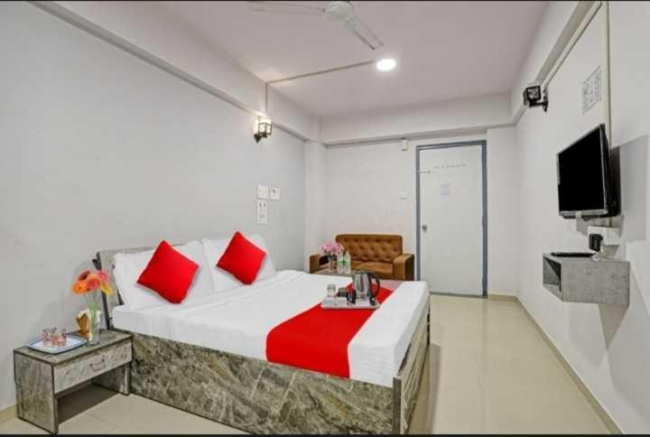 Oyo Hotel Apple Inn 수라트 외부 사진